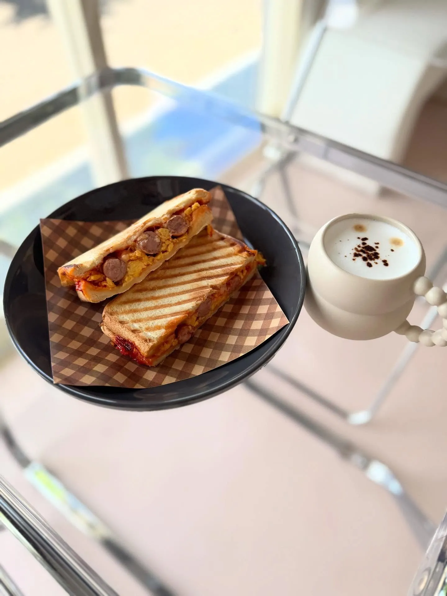 ホットサンドの具材にも変化を加えました。