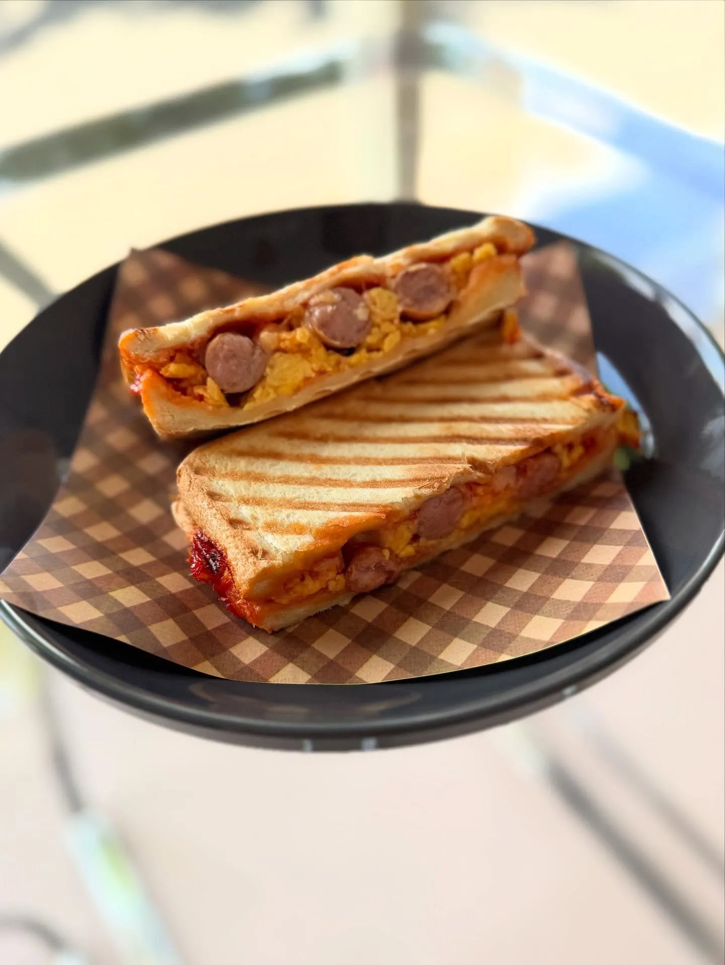 ホットサンドの具材にも変化を加えました。