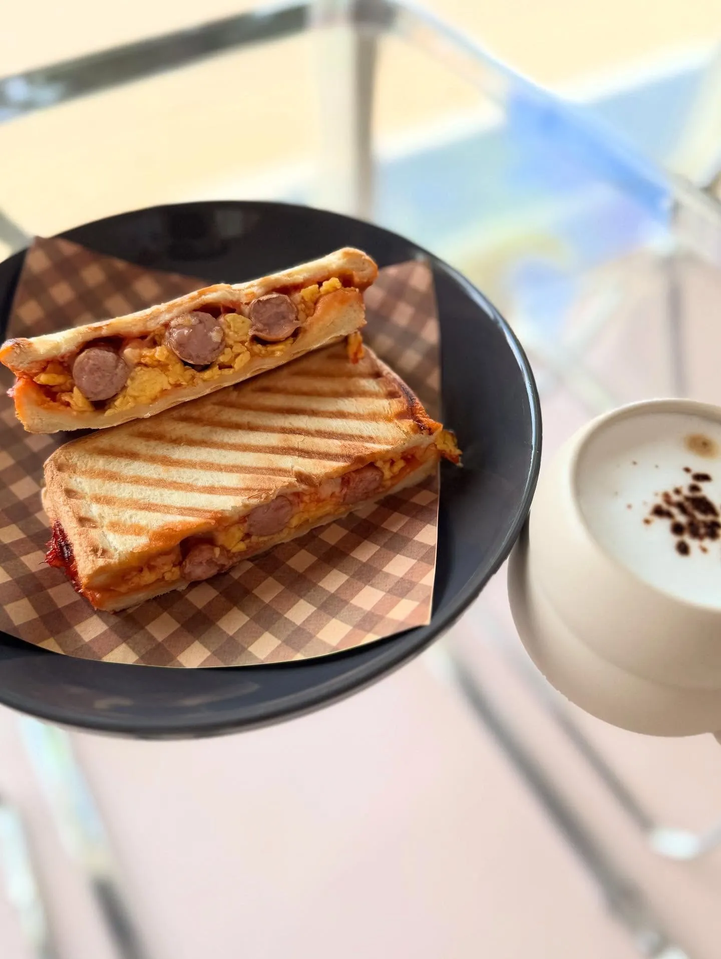 ホットサンドの具材にも変化を加えました。