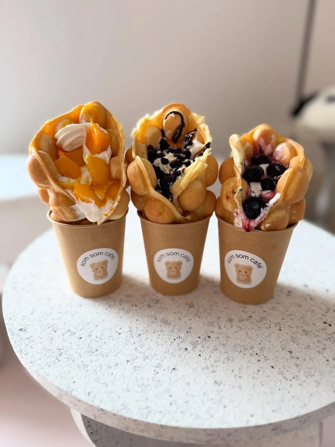 以前ストーリーで紹介したポコポコに焼ける機械を使用して作る生地のフードメニュー。