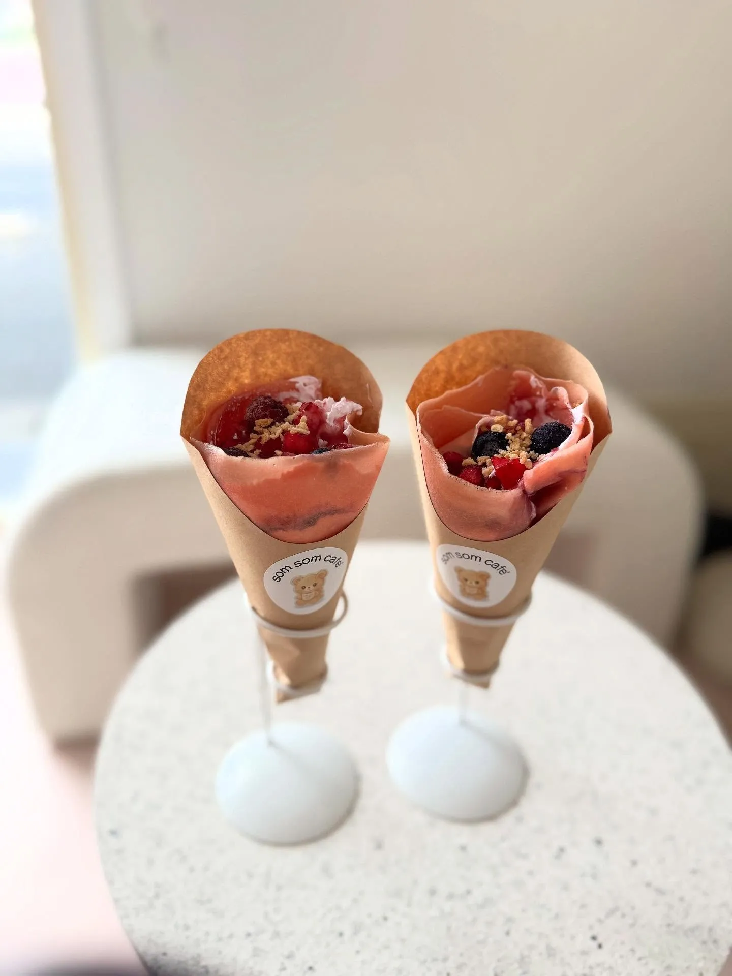 抹茶クレープのお皿盛り付けバージョンとは別の苺クレープ🍓