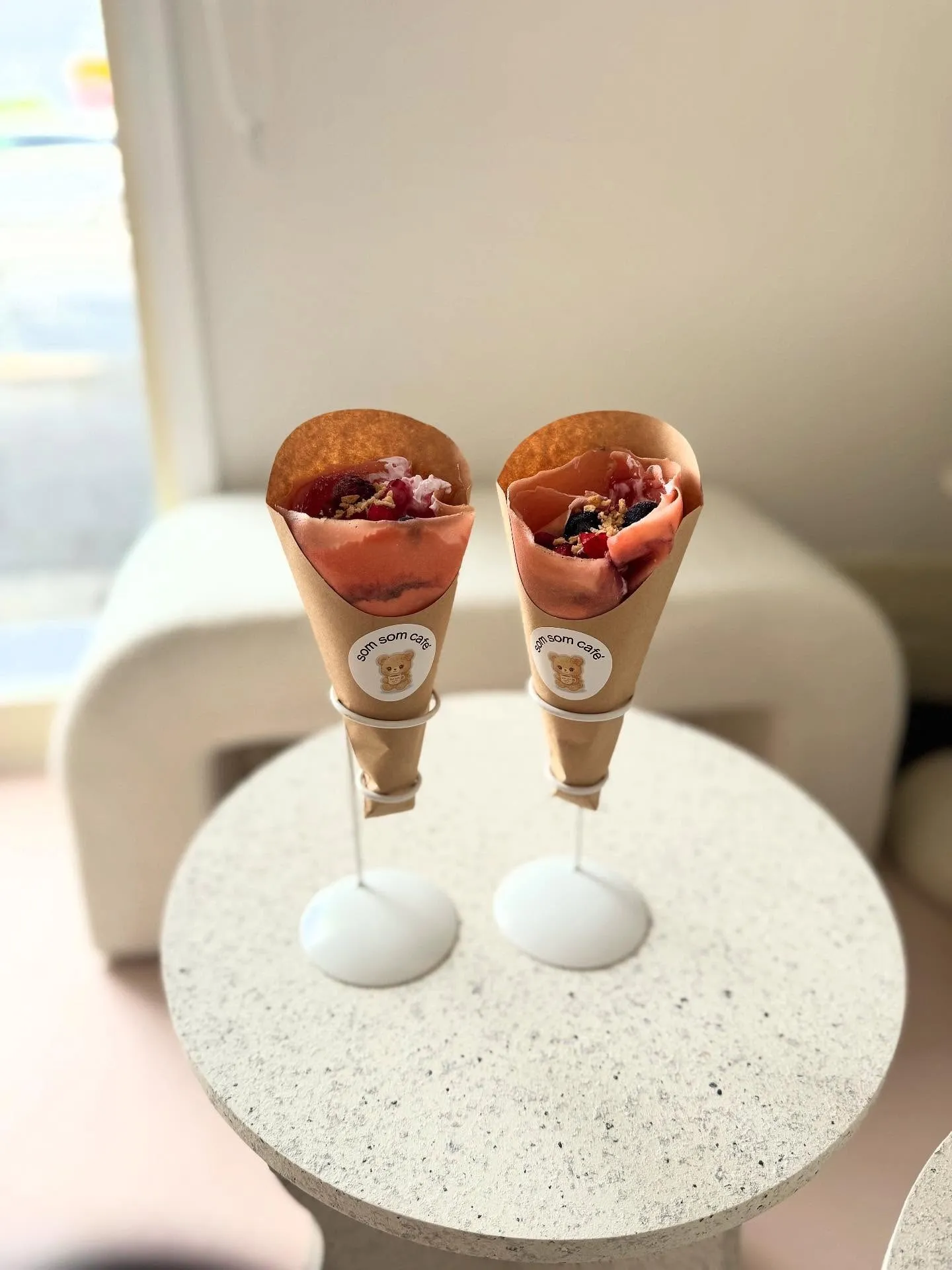 抹茶クレープのお皿盛り付けバージョンとは別の苺クレープ🍓