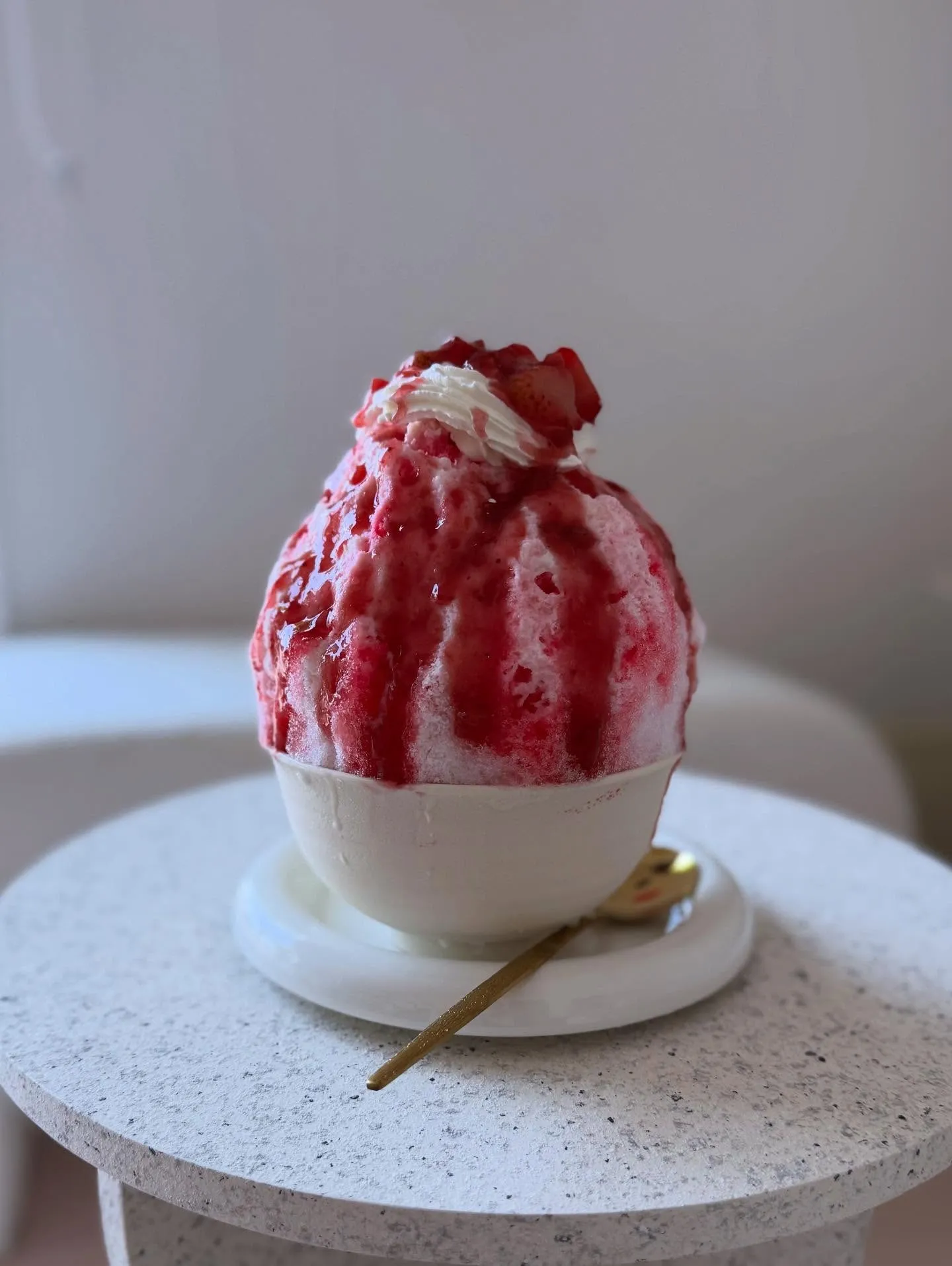 かき氷の苺も前回より改善して新しく作り直しました。