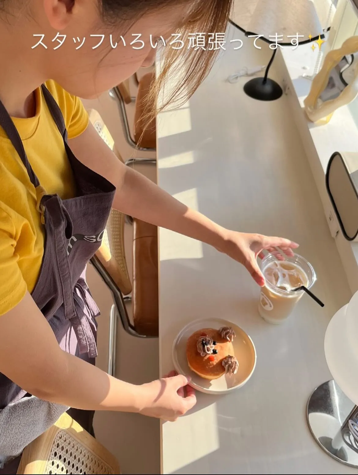 合間の時間には、スタッフがデコレーションの練習をしたりと、楽しみながらお仕事に励んでくれています。