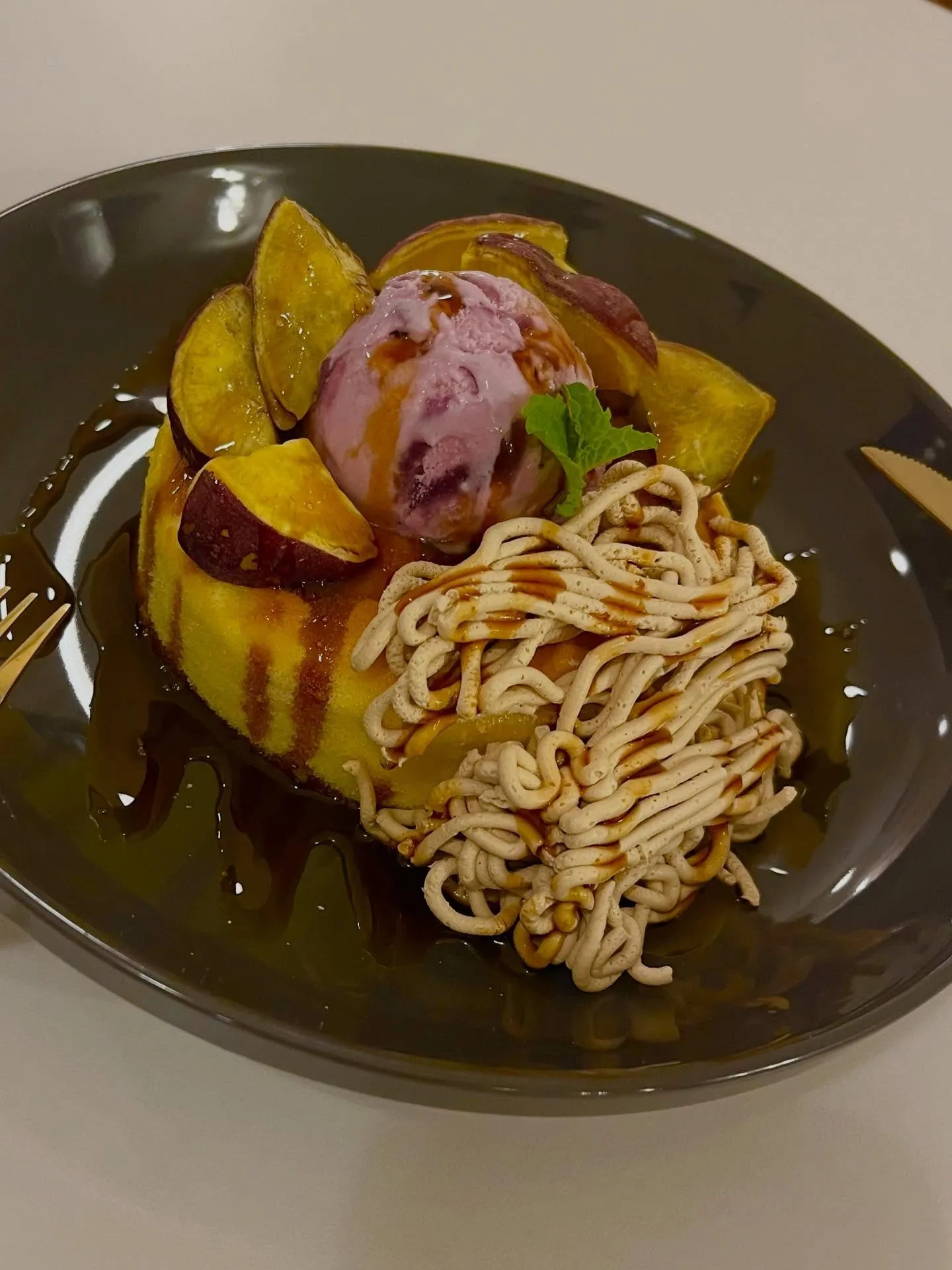 『ふわふわレモンパンケーキお芋とモンブランホイップ』に